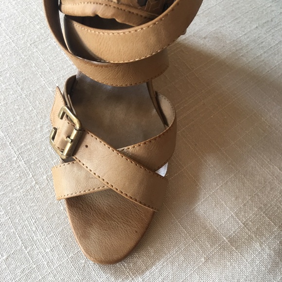 Wedge strap sandal - Picture 2 of 4